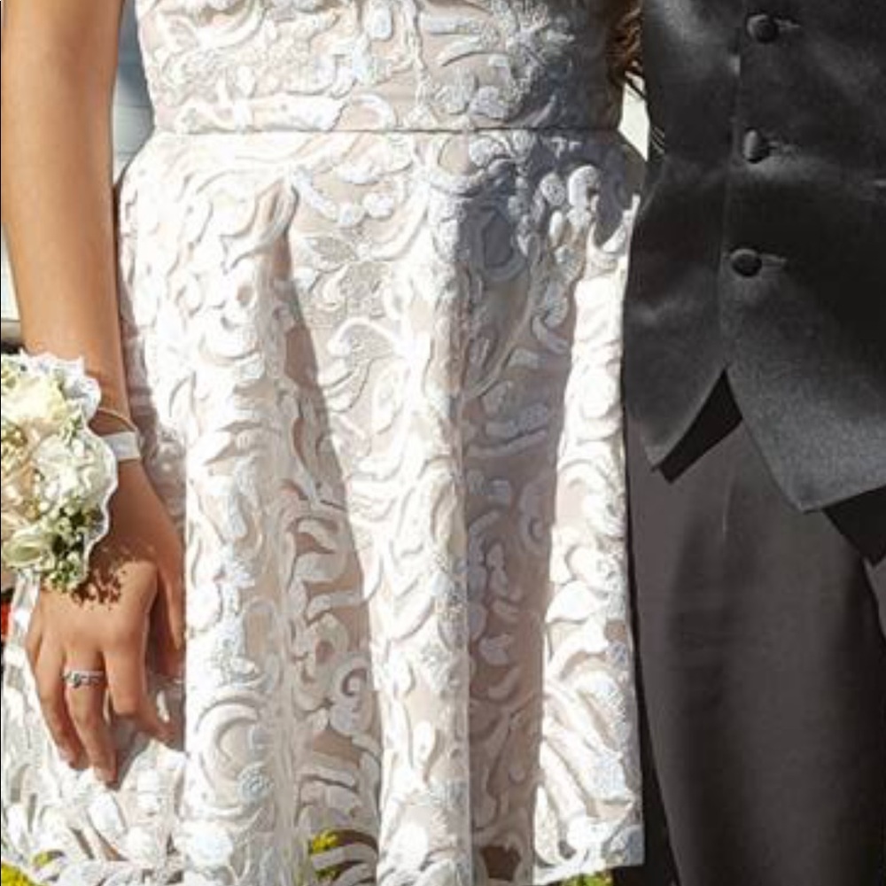 All beaded beautiful white / cream Semi Dress - Picture 2 of 3